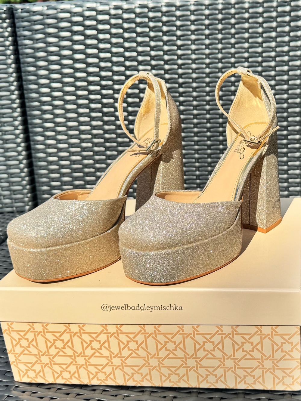Jewel by Badgley Mischka Giada Gold Glitter Platform Ankle-Strap Heels - 7.5